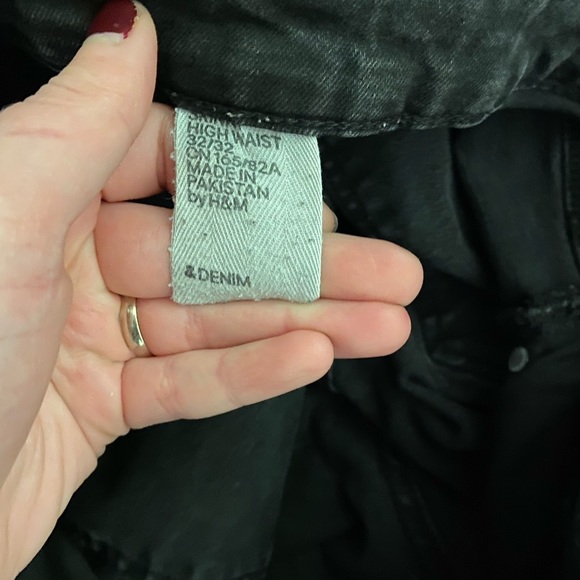 &Denim by H&M charcoal high-waisted Shortie Shorts - Picture 4 of 4